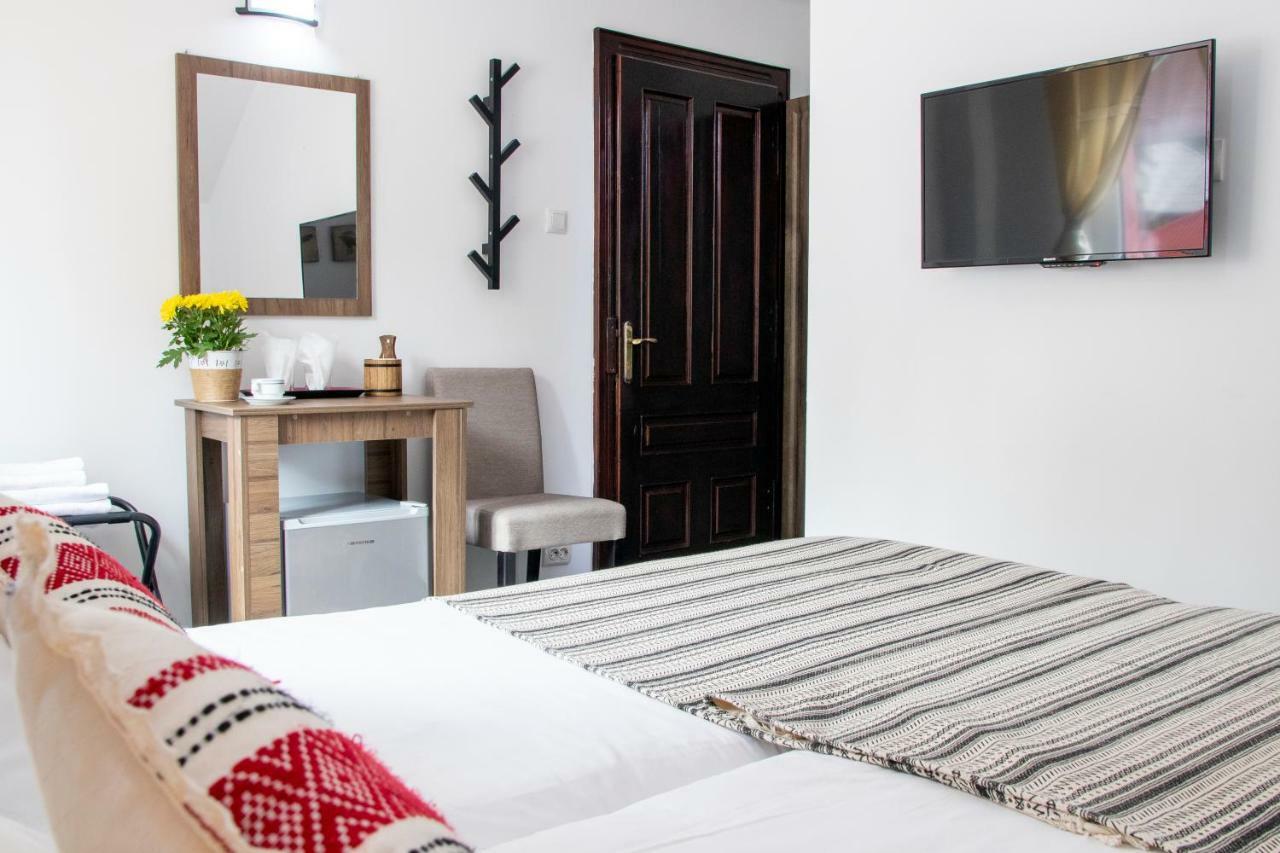 Hotel Floare De Colt Mînăstirea Humorului Eksteriør bilde