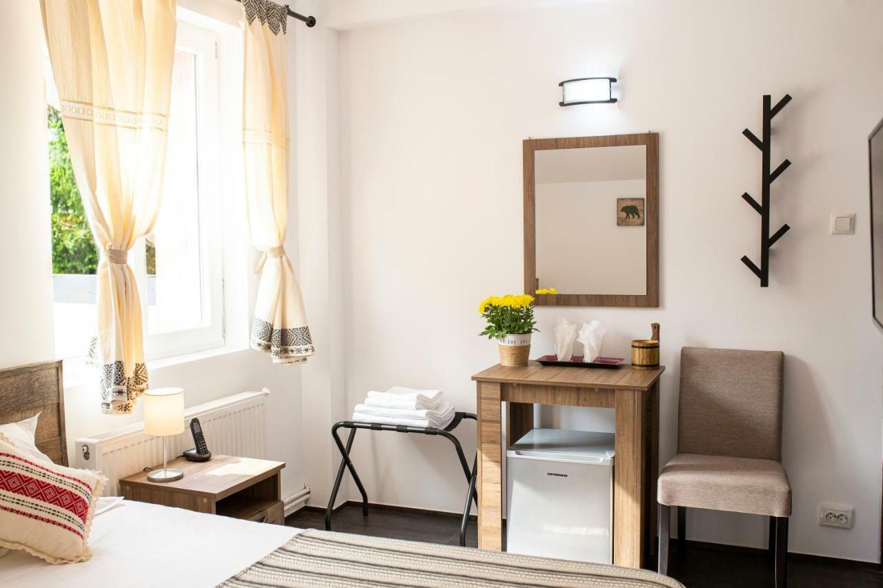 Hotel Floare De Colt Mînăstirea Humorului Eksteriør bilde