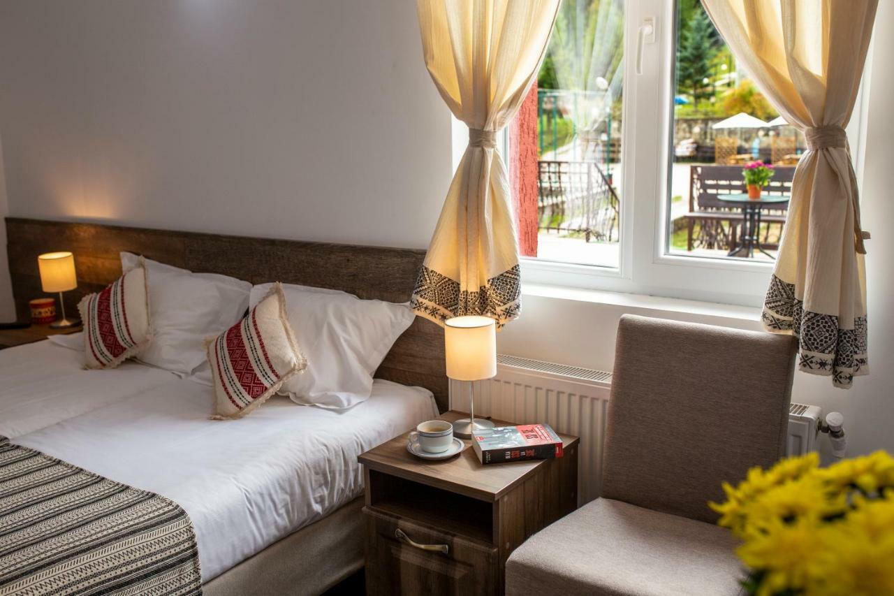 Hotel Floare De Colt Mînăstirea Humorului Eksteriør bilde