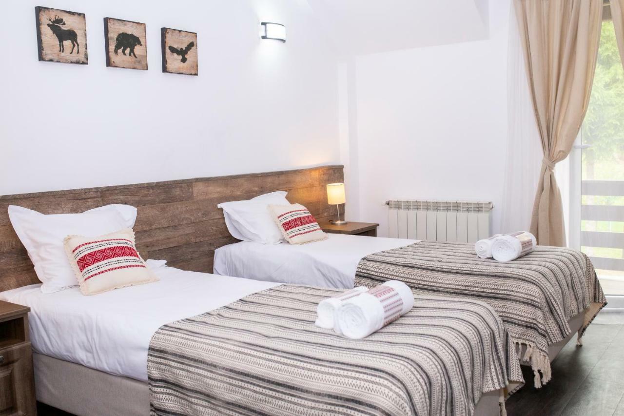 Hotel Floare De Colt Mînăstirea Humorului Eksteriør bilde